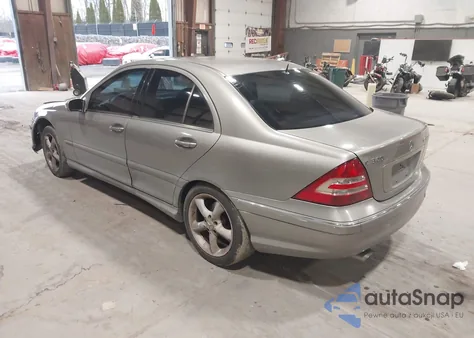 2005 Mercedes-Benz C 230 Kompressor Sport z USA, uszkodzony, nr VIN WDBRF40J65F574966